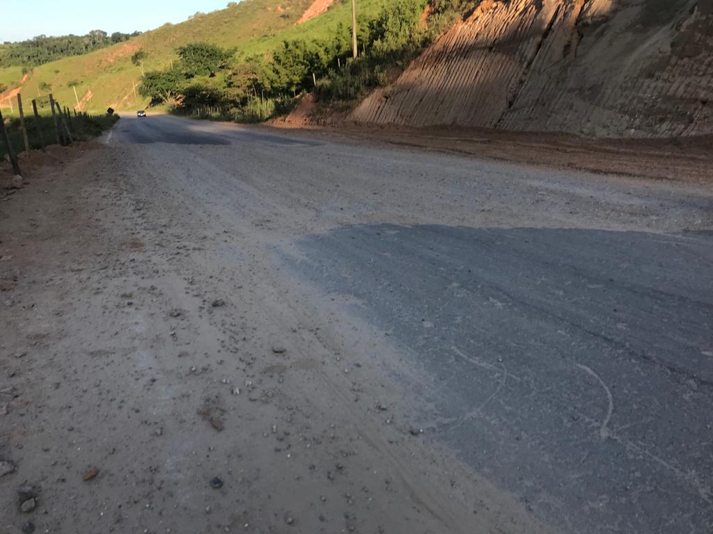 MG 329 km 107 Rio Casca Ponte Nova em dois dias de trabalho as equipes conseguiram liberar o trânsito de veículos restando somente concluir a pavimentação asfáltica
