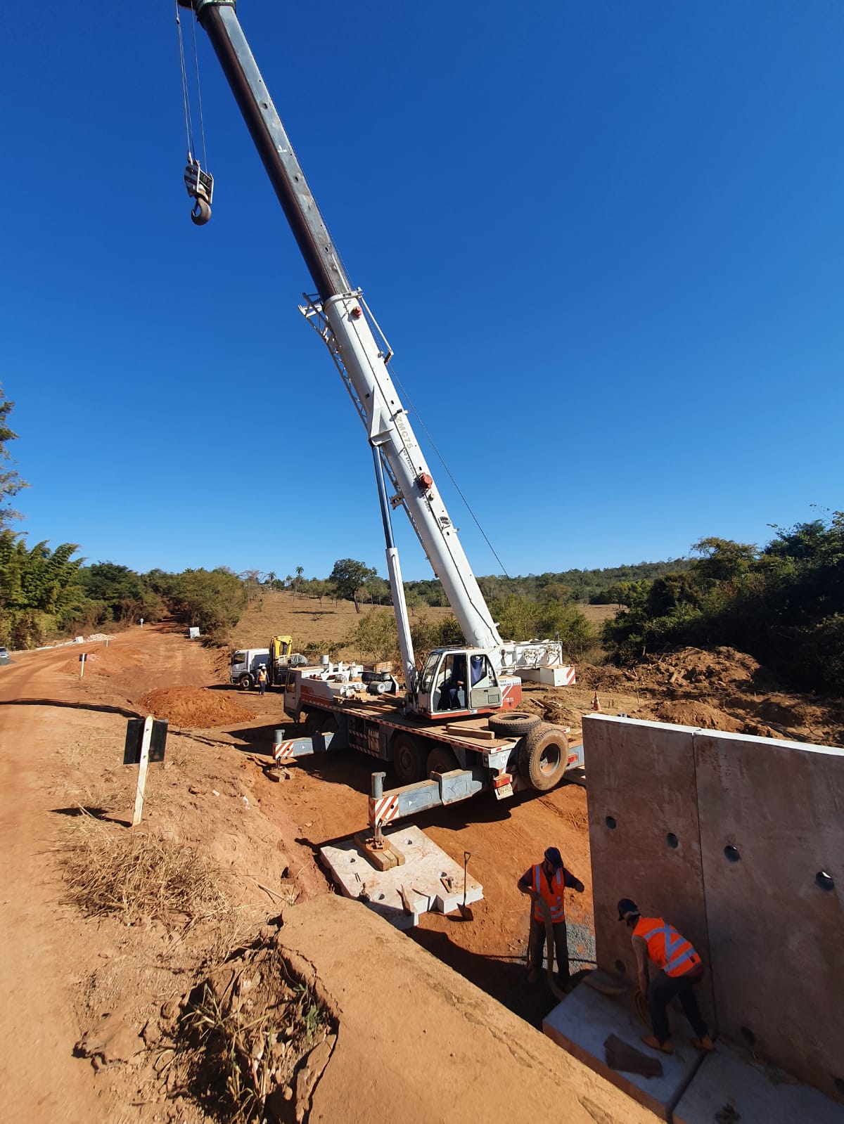 ponte sobre o rio Dourados na LMG 745 foto divulga 3